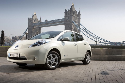 Nissan LEAF front passenger-side view on a background of London Bridge